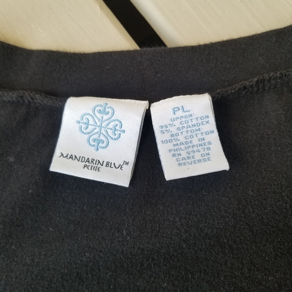 PL BLK top w flared sleeves - Picture 4 of 12